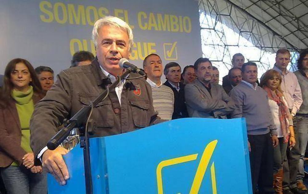En el festejo del PJ cordob�s, De la Sota y Schiaretti ratifican prescindencia para el 14
