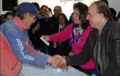 Menem cosecha respaldos y advierte: �Quien dijo que me fui. Nunca me fui�