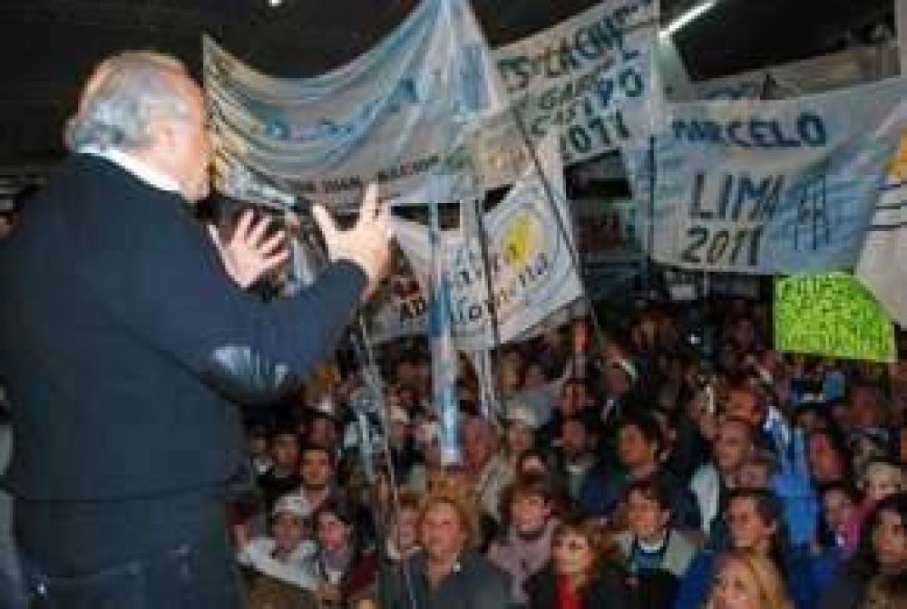 Proclamaron a los precandidatos del FpV en Capital 