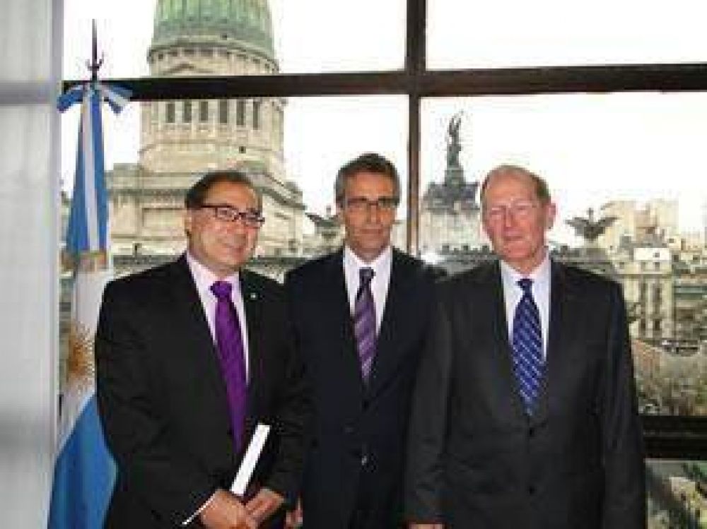 El diputado Ruperto Godoy reunido en la ONU