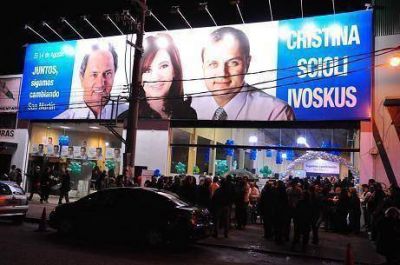 SAN MART�N - UNA MULTITUD CON DANIEL IVOSKUS EN EL ACTO CON LOS FISCALES DE HONESTIDAD Y TRABAJO 