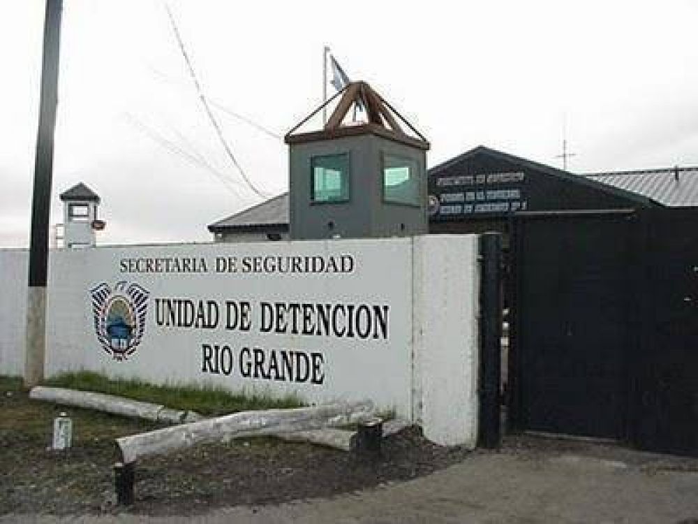 Gobierno trabaja para ampliar pabellones y construir una alcaid�a