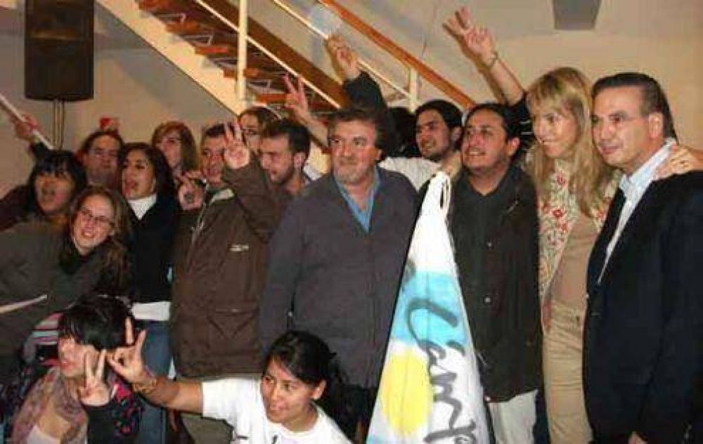 Silvina Garc�a Larraburu y Miguel Pichetto cerraron campa�a de elecciones primarias