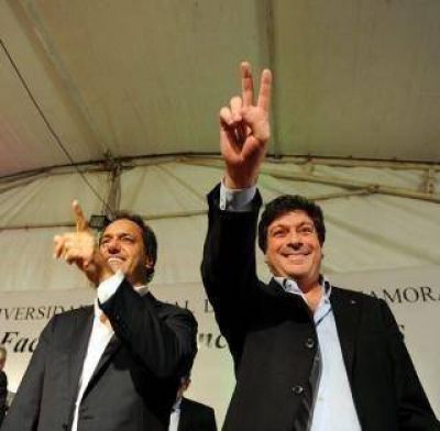 En el cierre de campa�a, Scioli cerr� filas con el kirchnerismo