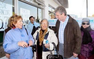 Precandidatos cerraron con calma y esperanzados una tibia campa�a