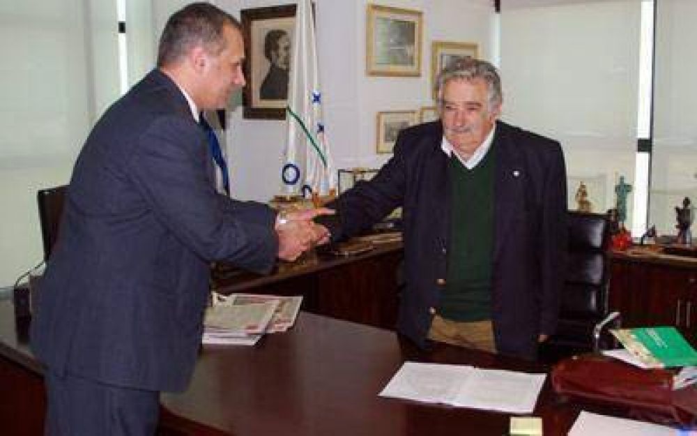  Buzzi acord� con Mujica ampliar la cooperaci�n