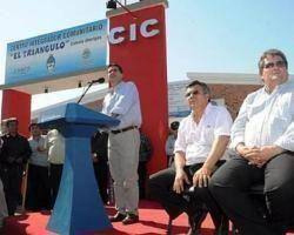Capitanich inaugur� un CIC en El Ti�ngulo 	