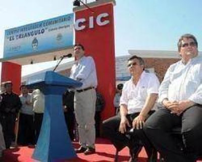 Capitanich inaugur� un CIC en El Ti�ngulo 	