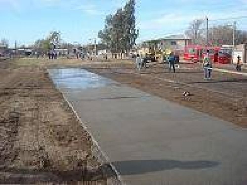 Construcci�n de play�n deportivo en Plaza Thompson