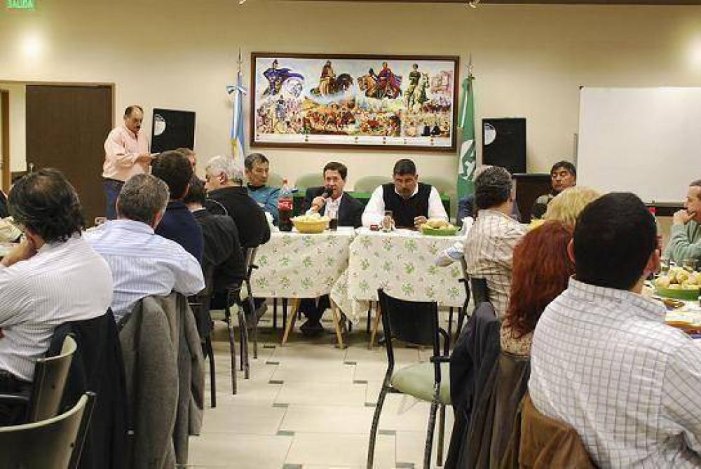 SINDICATOS APOYAN A DAR�O D�AZ P�REZ