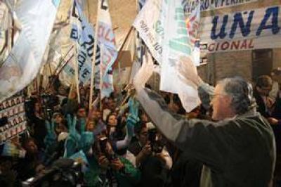 Gioja:�Hay que meter el voto entero en la urna�