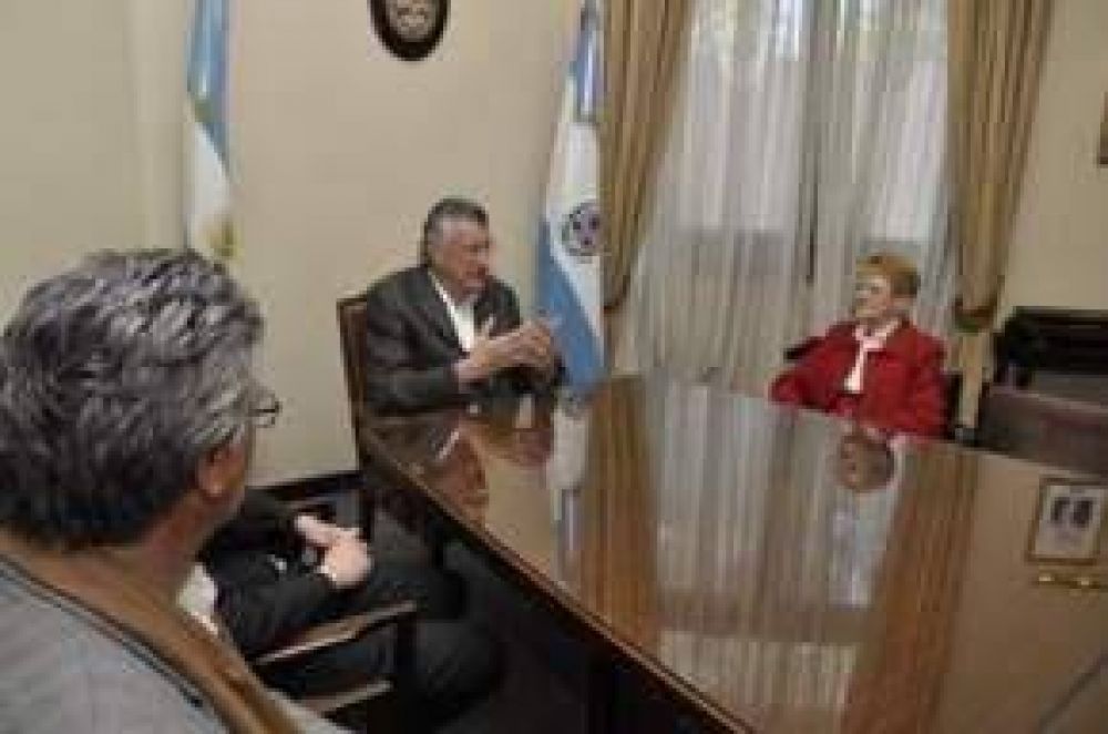 La legisladora M�nica Bianchi salud� al gobernador Gioja  