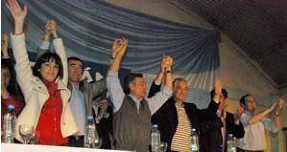 Basualdo y Rodr�guez Sa� juntos en el cierre de la campa�a