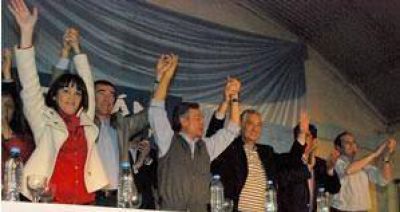 Basualdo y Rodr�guez Sa� juntos en el cierre de la campa�a