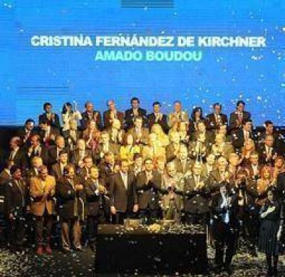 Encabezado por Beder, el oficialismo se sum� al cierre de campa�a K