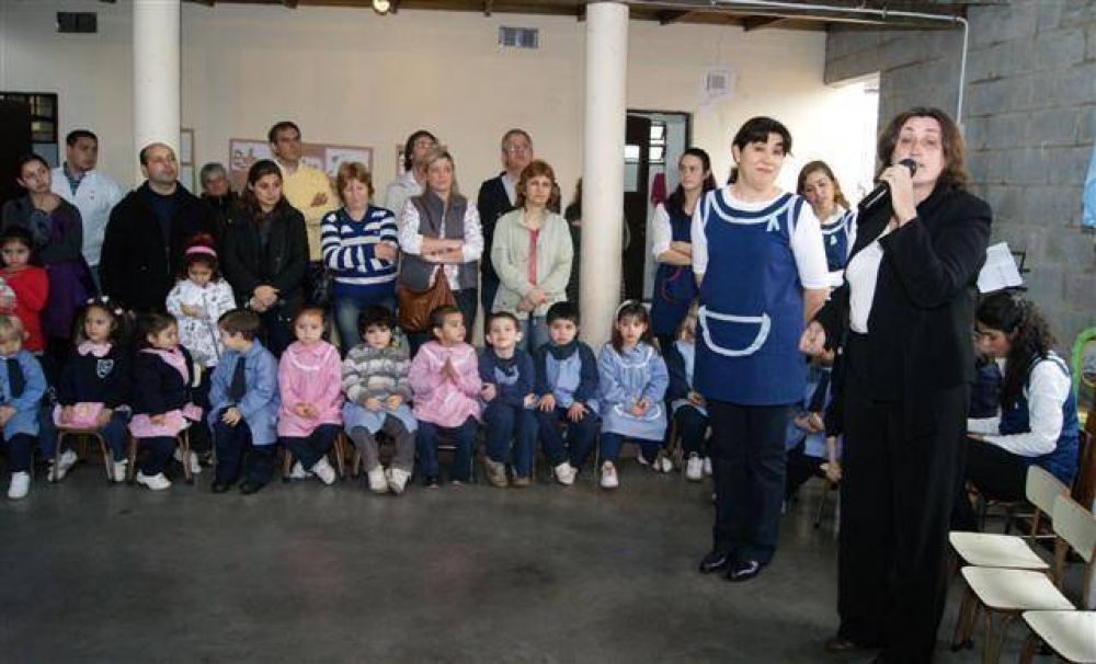 LUJ�N - LA INTENDENTA PARTICIP� DEL ACTO CONMEMORATIVO POR EL FALLECIMIENTO DEL GRAL. SAN MART�N EN EL JARD�N �ANGEL GUTI�RREZ�