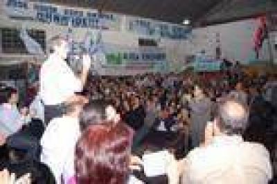 Gustavo Bancalari cerr� su campa�a en la sede del partido