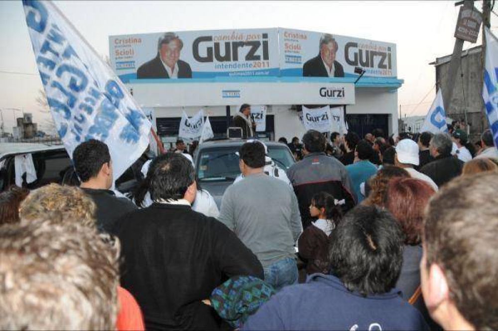 Daniel Gurzi cerr� su campa�a para las elecciones del domingo con una ruidosa caravana