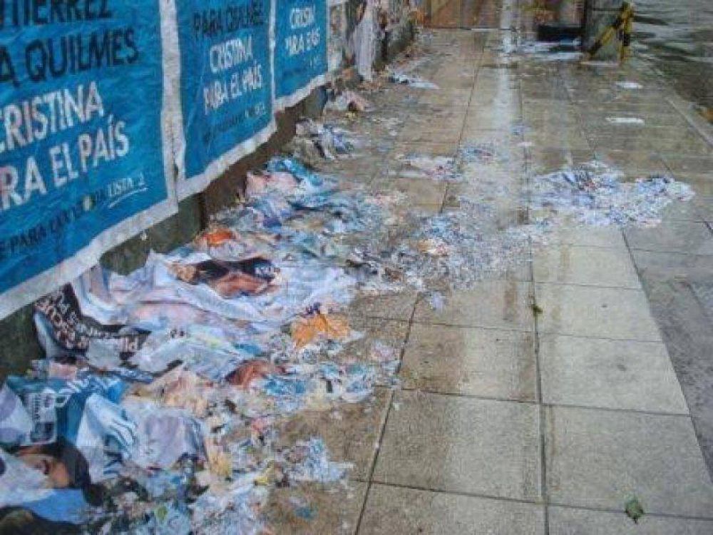 Afiches de campa�a y fuertes lluvias: peligrosa combinaci�n 
