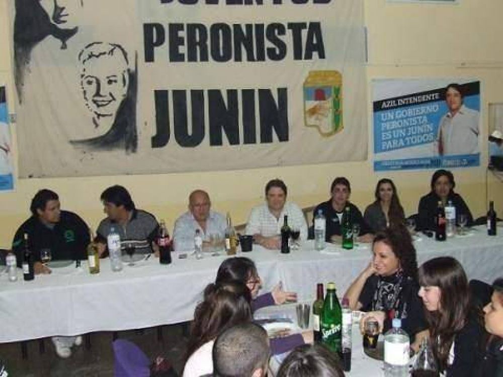 Cena de la Juventud Peronista en apoyo a H�ctor Azil