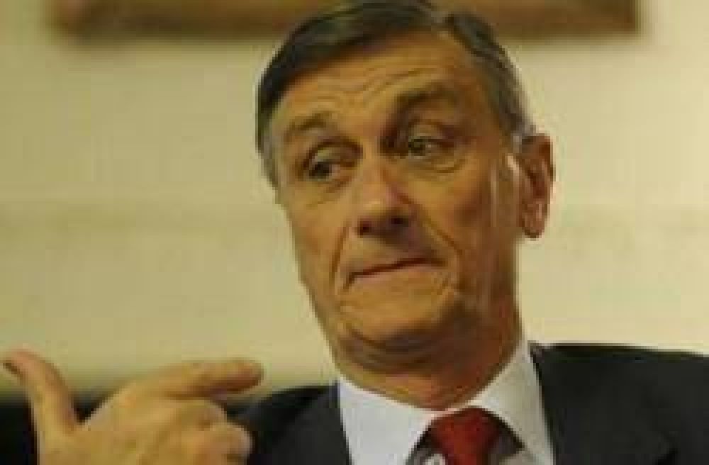 Binner alej� a dos funcionarios que votaron a Rossi  