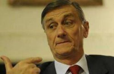 Binner alej� a dos funcionarios que votaron a Rossi  