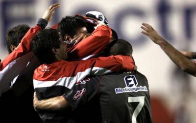 Instituto debut� con un gran triunfo ante Hurac�n en el Monumental de Alta C�rdoba