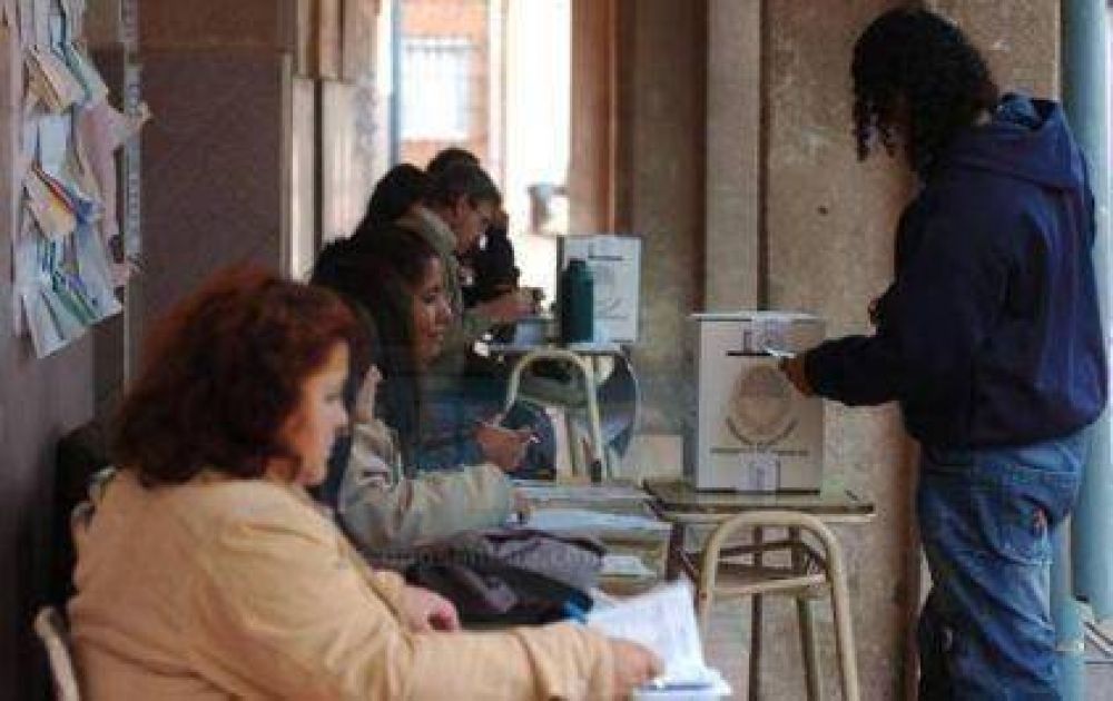 Santa Fe va a las urnas con listas sbanas, colectoras y una sola interna