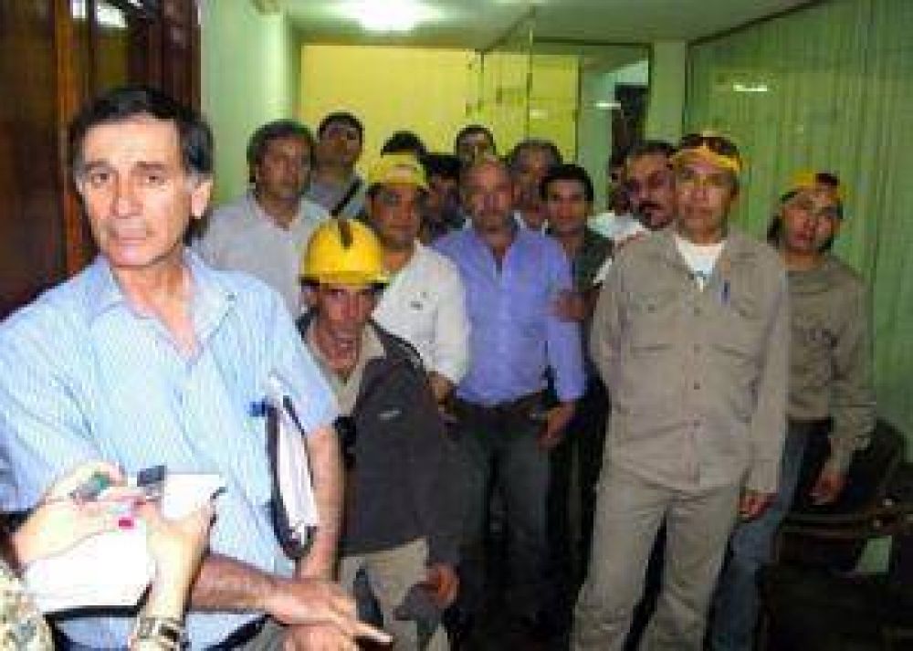 Incertidumbre laboral de obreros por paralizaci�n de las viviendas
