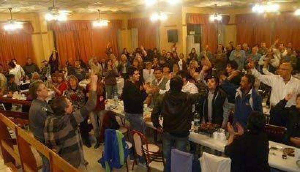El FpV cerro su campa�a en el valle junto a sus militantes