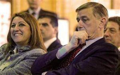 Binner ech� a dos funcionarios porque apoyan al kirchnerismo