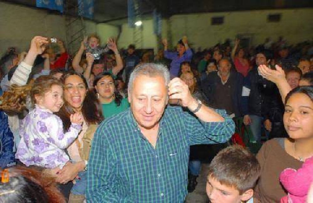 Prince llev� adelante una pollada en el barrio El Mirador 