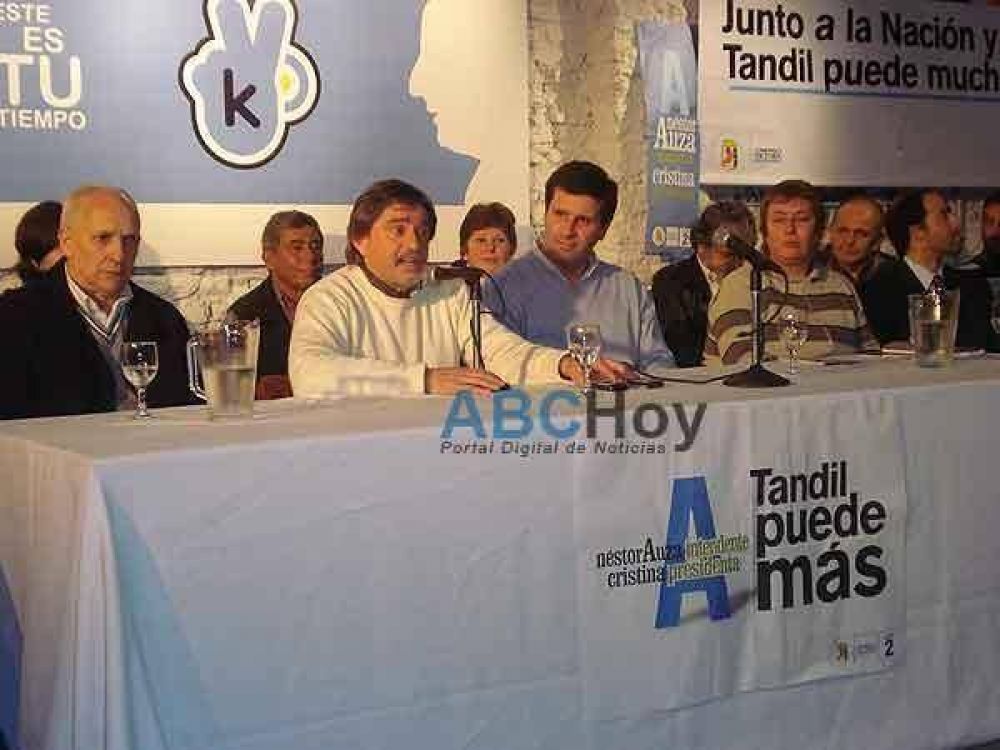 En el cierre, Auza destac� la uni�n, la militancia y el apoyo de los j�venes