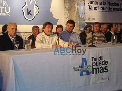 En el cierre, Auza destac� la uni�n, la militancia y el apoyo de los j�venes