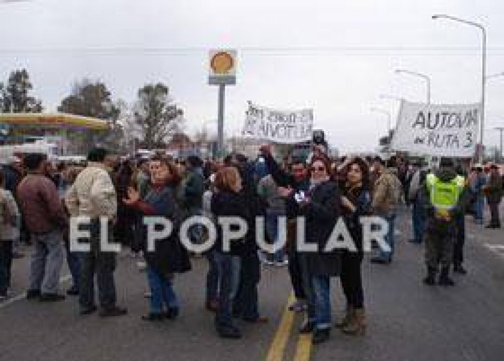 Contin�a el reclamo por la autov�a en la Ruta 3