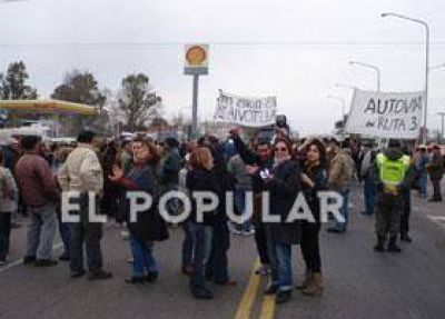 Contin�a el reclamo por la autov�a en la Ruta 3