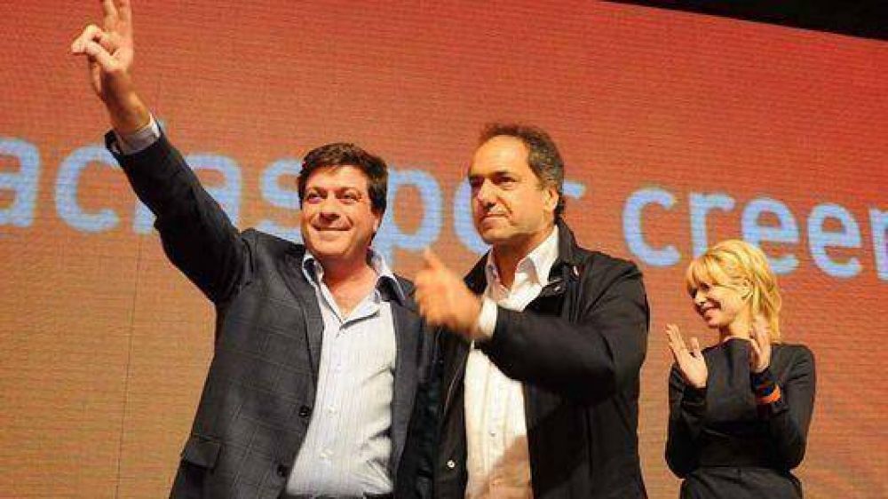 Scioli ara�a el 50%, con amplia diferencia sobre De Narv�ez