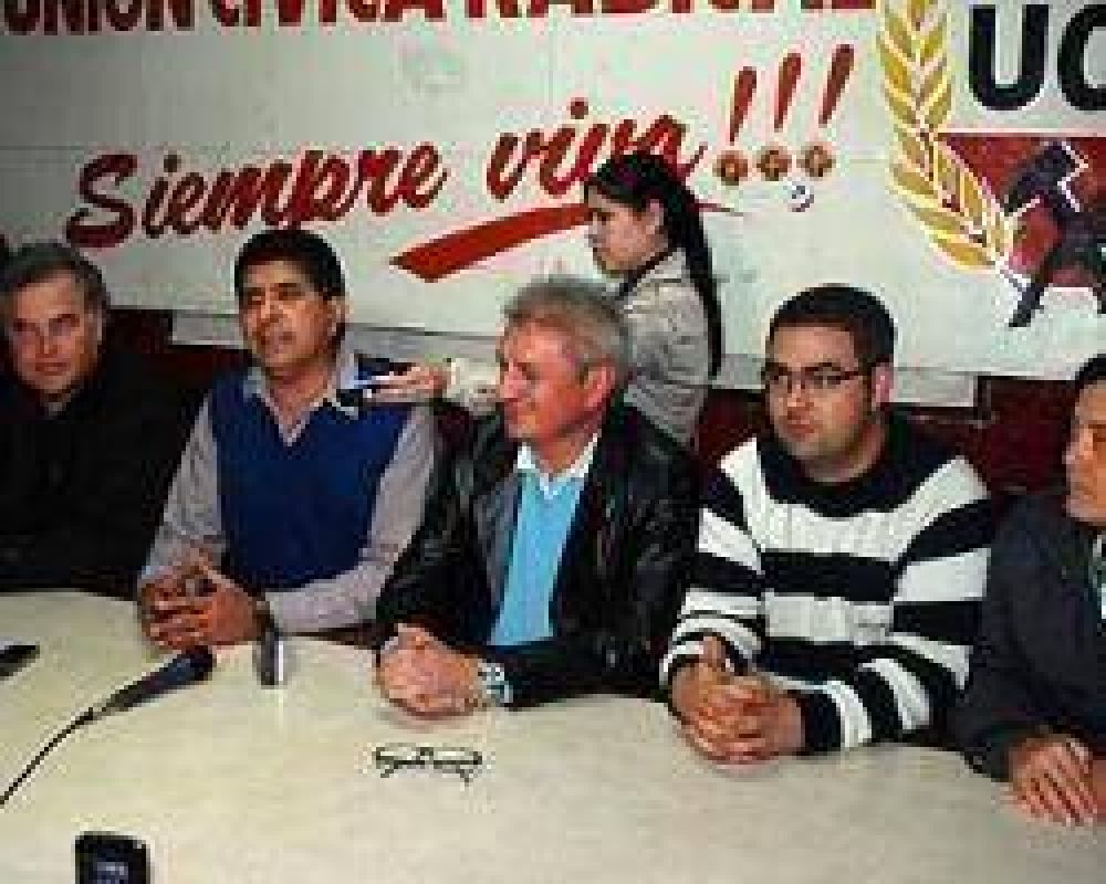 Los radicales chaque�os celebraron el segundo puesto de Alfons�n 
