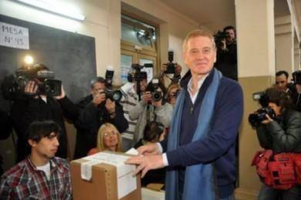 Francisco de Narv�ez en Luj�n: �Esta es la fiesta de la democracia�