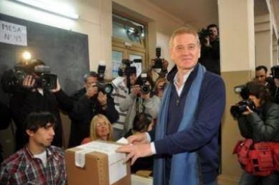 Francisco de Narv�ez en Luj�n: �Esta es la fiesta de la democracia�