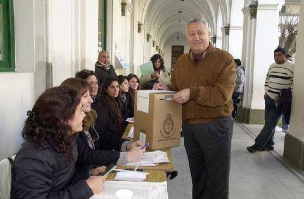 Miguel Angel Prince fue el �ltimo precandidato en votar