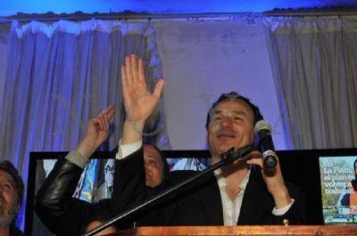 Bruera asegur� que fue un triunfo �hist�rico� y prometi� �mayor diferencia� para octubre