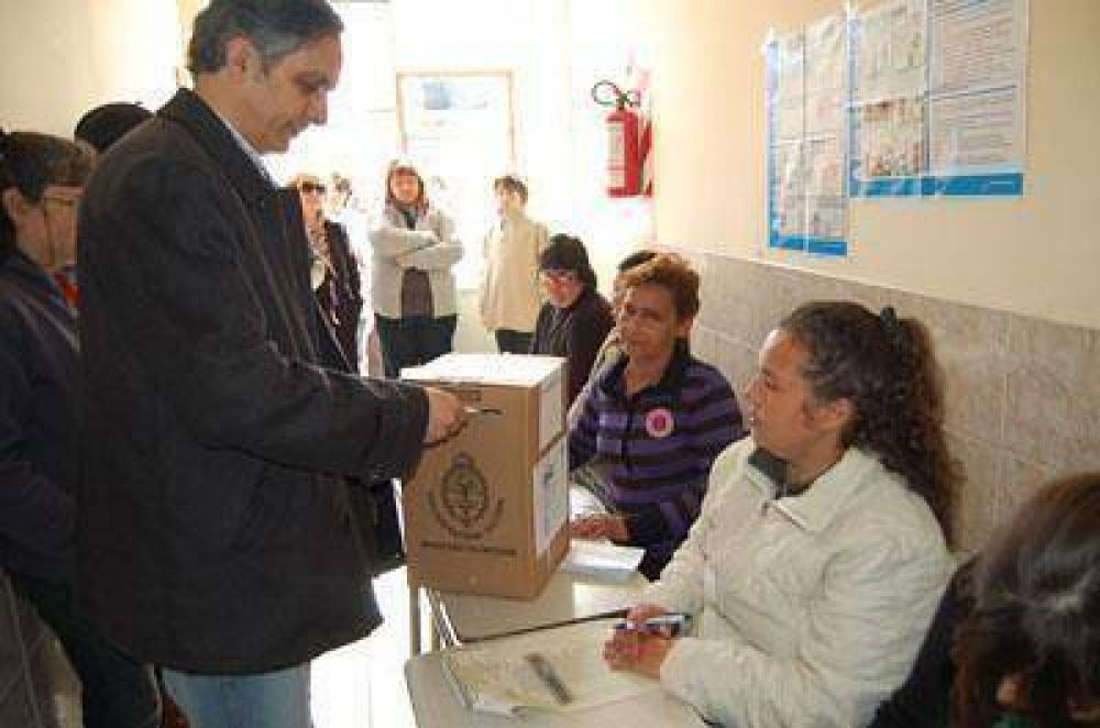 Osvaldo Fern�ndez pidi� por la boleta �nica