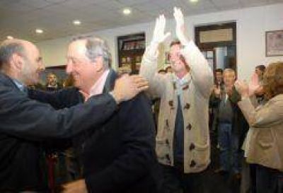 Miguel Lunghi recibi� un fuerte respaldo con la mirada puesta en octubre y su re-reelecci�n