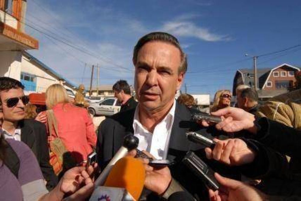 Cristina tambi�n llam� a Pichetto por el triunfo del Frente para la Victoria