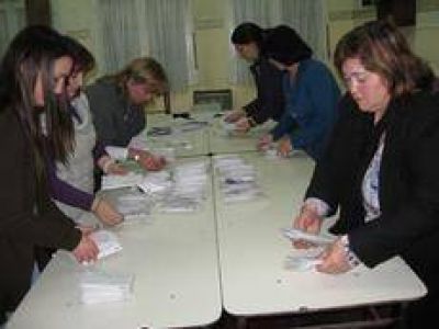 El oficialismo suarense se impuso en la elecciones primarias con el 44.30% de los votos