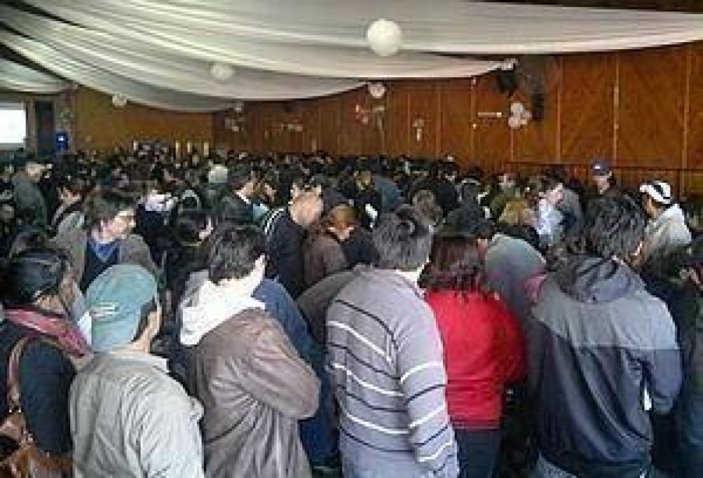 Nuevas viviendas sociales: miles de personas concurrieron al primer d�a de reuniones informativas