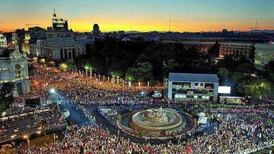Multitudinaria misa en Madrid para esperar la llegada del Papa