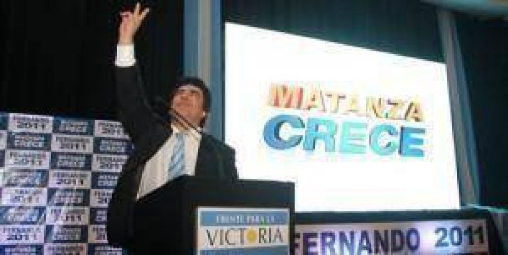 Fernando Espinoza les peg� una paliza a todos y se encumbr� como el nuevo l�der de La Matanza
