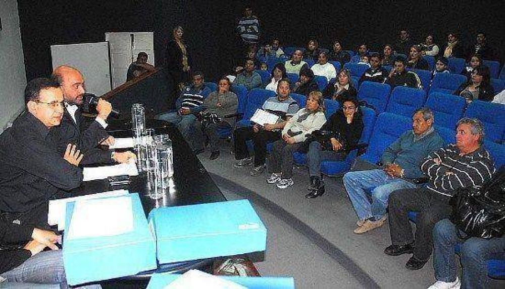 154 familias ya cuentan con sus escrituras 